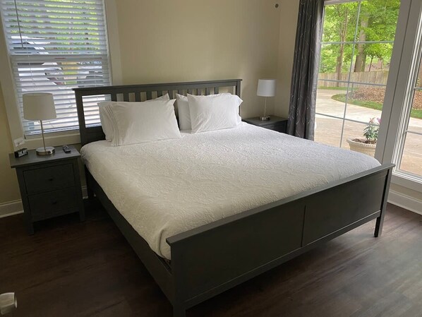 3 bedrooms, iron/ironing board, WiFi, bed sheets