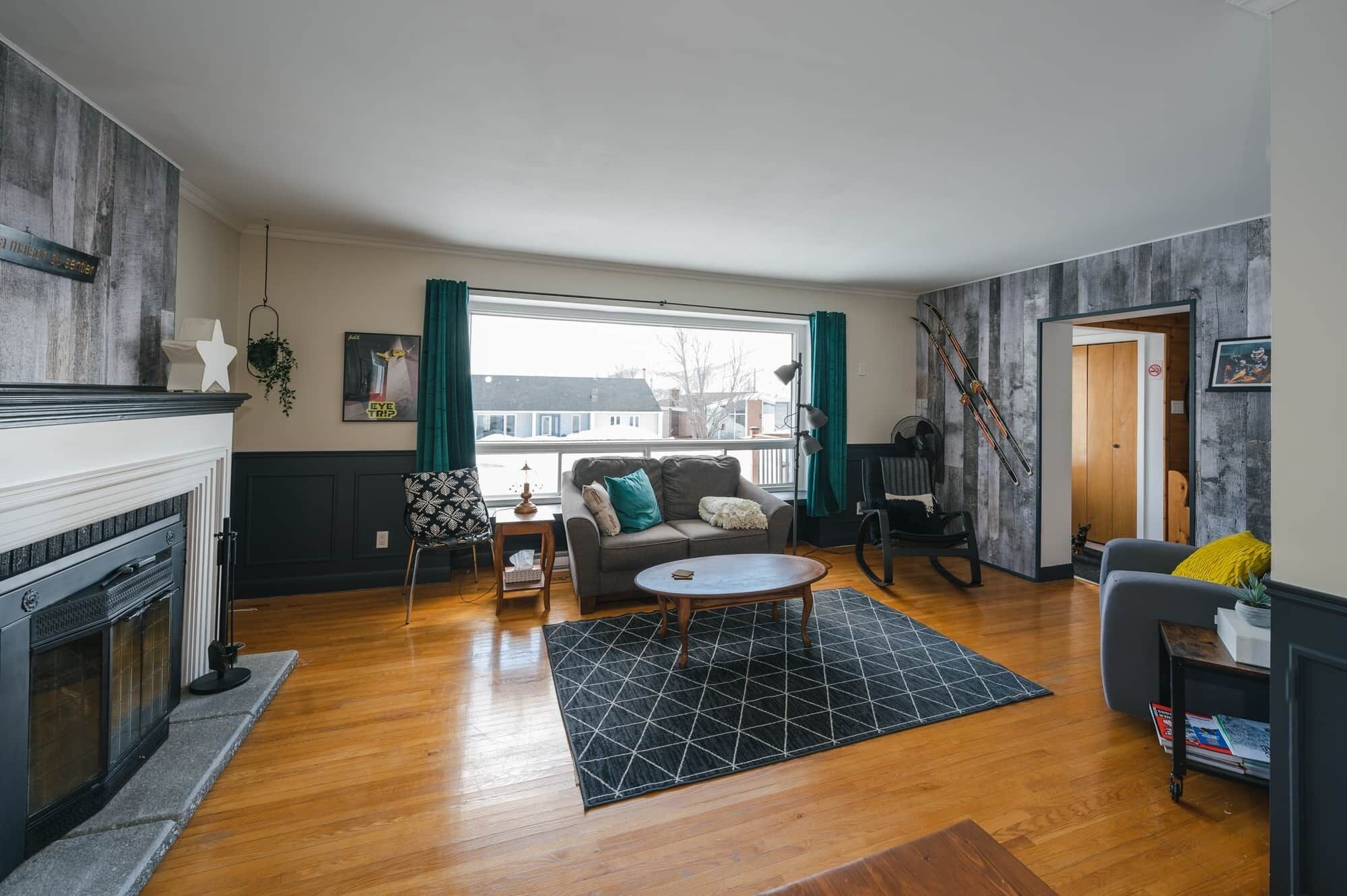 تلفزيون، مدفأة، ستيريو