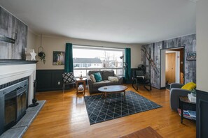 TV, fireplace, stereo