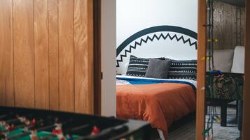 5 bedrooms, internet, bed sheets