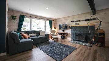 Fireplace, DVD player, table football, stereo