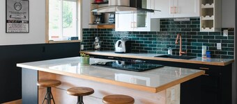 Murdoch Beach House - Fireplace and Sauna