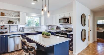 Pet-Friendly Tomball Cottage: Steps to Downtown!