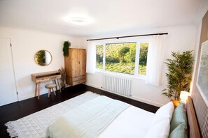 2 bedrooms, iron/ironing board, travel cot, free WiFi