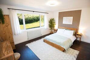 2 habitaciones, tabla de planchar con plancha y cuna de viaje 