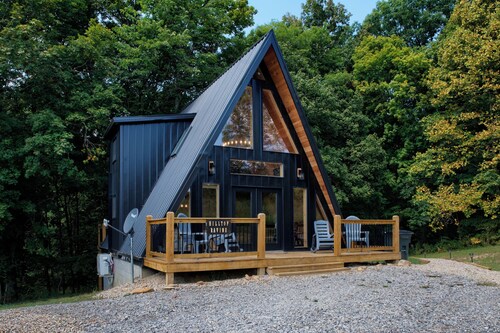 Tranquil retreat nestled in the breathtaking landscape of Hocking Hills.