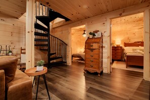 3 habitaciones, tabla de planchar con plancha y cuna de viaje 