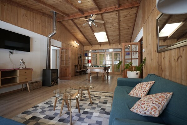 Standard Room, Resort View | Living area