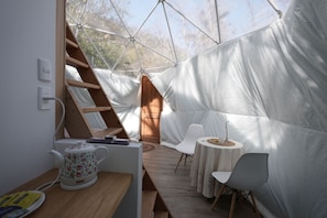 Rom – exclusive, terrasse, fjellutsikt | Individuelt innredet, wi-fi (inkludert) og sengetøy