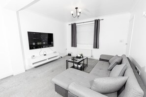 Living area - Comfy 2 Bedroom House for 4 (Rochester)