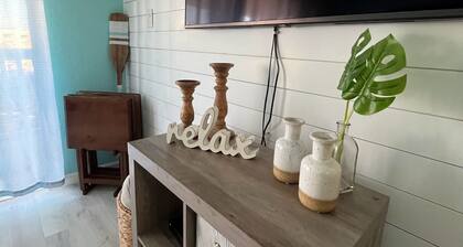 Cozy 1-bedroom condo on North Beach in awesome Corpus Christi with AC, WiFi, etc