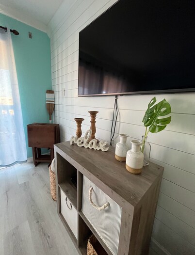 Cozy 1-bedroom condo on North Beach in awesome Corpus Christi with AC, WiFi, etc