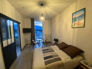 1 bedroom, iron/ironing board, bed sheets