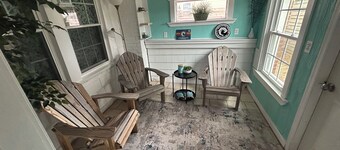 6 Block to oceanfront and in the center of the vibe district!