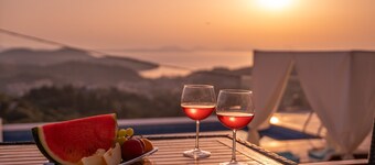 Idyllic Villa in Sivota With Stunning View & Private Swimming Pool and Jacuzzi