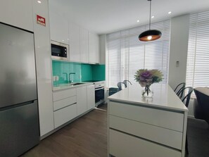 Réfrigérateur, micro-ondes, four, cafetière/bouilloire