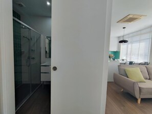 Shower, towels - AL.Fredos 1| Mindelo | Beachfront (Mindelo)