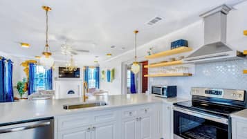 ์ฝ๋, ์นจ๋(์ฌ๋ฌ ๊ฐ), ์ฃผ๋ฐฉ, ์๋ด ์ ๋ง (Old Spanish House- C) | ์ ์ฉ ์ฃผ๋ฐฉ | ๋์ฅ๊ณ , ์ ์๋ ์ธ์ง, ์ค๋ธ, ์ฟกํ