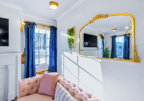 Living area - Old Spanish House- C, The Madeleine Suite (Biloxi)