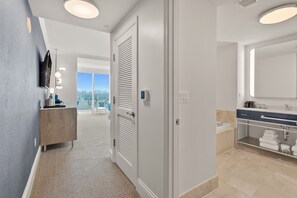 1 bedroom, in-room safe, desk, iron/ironing board