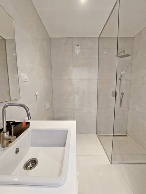 Dreibettzimmer | Badezimmer