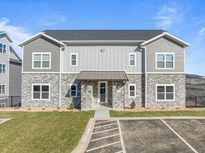 Exterior - Brand NEW! Branson Beauty! 4brm condo! (Branson)