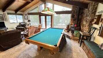 Smart TV, lettore DVD, videoteca, impianto stereo