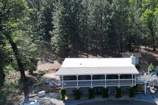 1 Acre lots with 4 bedroom home. Lots of parkting