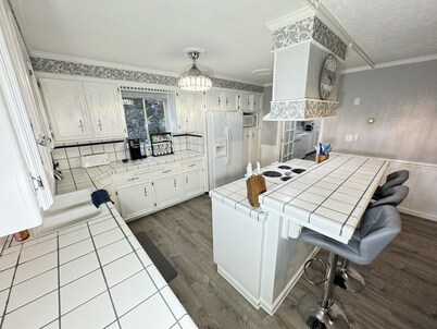 Large Lake House, Game Room, 4 Bedrooms, Near Lake- Shasta Lakeshore Retreat #14