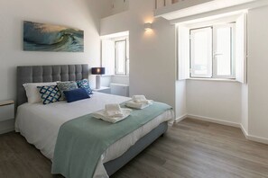 3 quartos, ferros/tábuas de passar roupa, Wi-Fi, roupa de cama