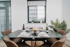 Dining - Canal view, Grade II Industrial Gem, Fast WiFi, Family, Contractors (Birmingham)