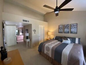 2 bedrooms, WiFi - Cozy Retreat in Westbrook Village (Peoria)