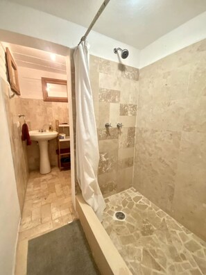 Hårtørrer, håndklæder