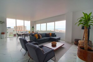 Fernseher, Tischtennisplatte