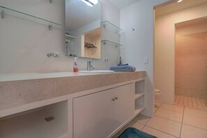 Hårtørrer, håndklæder