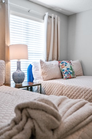 2 quartos, ferros/tábuas de passar roupa, Wi-Fi, roupa de cama