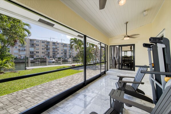 Property grounds - Stunning oceanfront home with boat parking & jetted tub - snowbird-friendly (Fort Lauderdale)