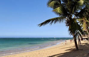 Beach nearby, sun loungers, beach towels