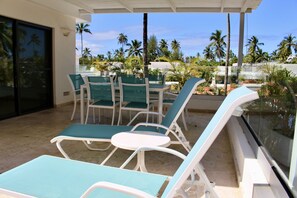Outdoor dining - 2 Bedroom penthouse Condo within a short walk to beautiful Las Ballenas Beach (Las Terrenas)