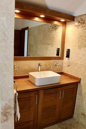 Shower, hair dryer, towels, soap - 2 Bedroom penthouse Condo within a short walk to beautiful Las Ballenas Beach (Las Terrenas)