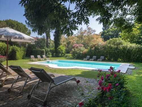 Cottage in beautiful countryside with a swimming pool near Venice