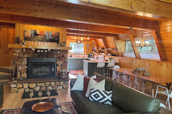 Living area with view to kitchen