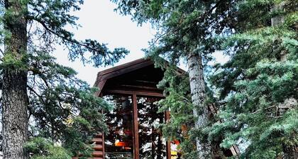 Cheerful Couples Get-Away Cabin at 8,500 Feet