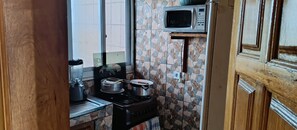 Een magnetron, een kookplaat