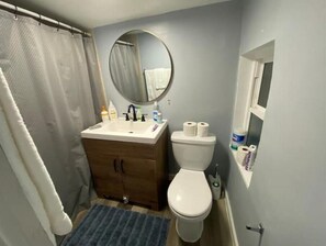 SĂšche-cheveux, serviettes fournies, savon, papier toilette