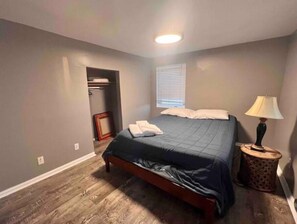 2 chambres, fer et planche Ă repasser, Wi-Fi, draps fournis