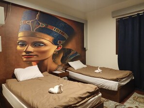 Hypo-allergenic bedding, blackout curtains, iron/ironing board - Nefertiti Pyramids View (Giza)