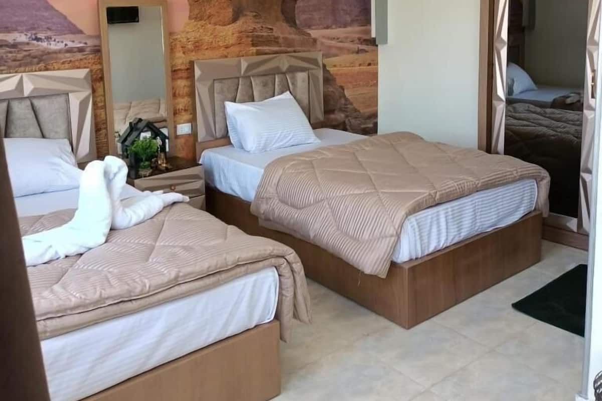1 bedroom, hypo-allergenic bedding, blackout curtains