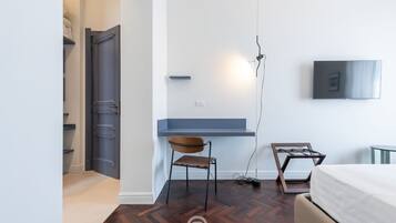 3 camere, una scrivania, ferro/asse da stiro, Wi-Fi