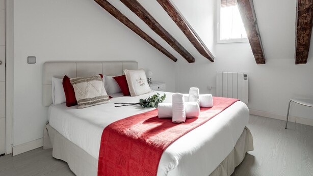 1 bedroom, iron/ironing board, Internet, bed sheets - La Latina Vibes - Apartment in the City Center (Madrid)